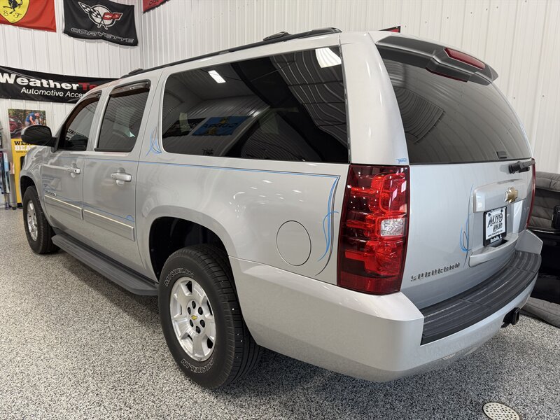 Used 2011 Chevrolet Suburban LS RWD image 20