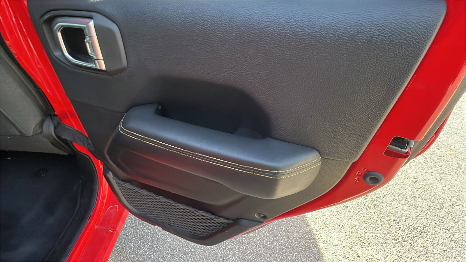 Used 2025 Jeep Wrangler Sahara image 20