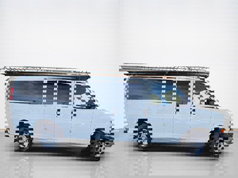 Used 2009 Chevrolet Express 3500 LS w/ LT Preferred Equipment Group image 2