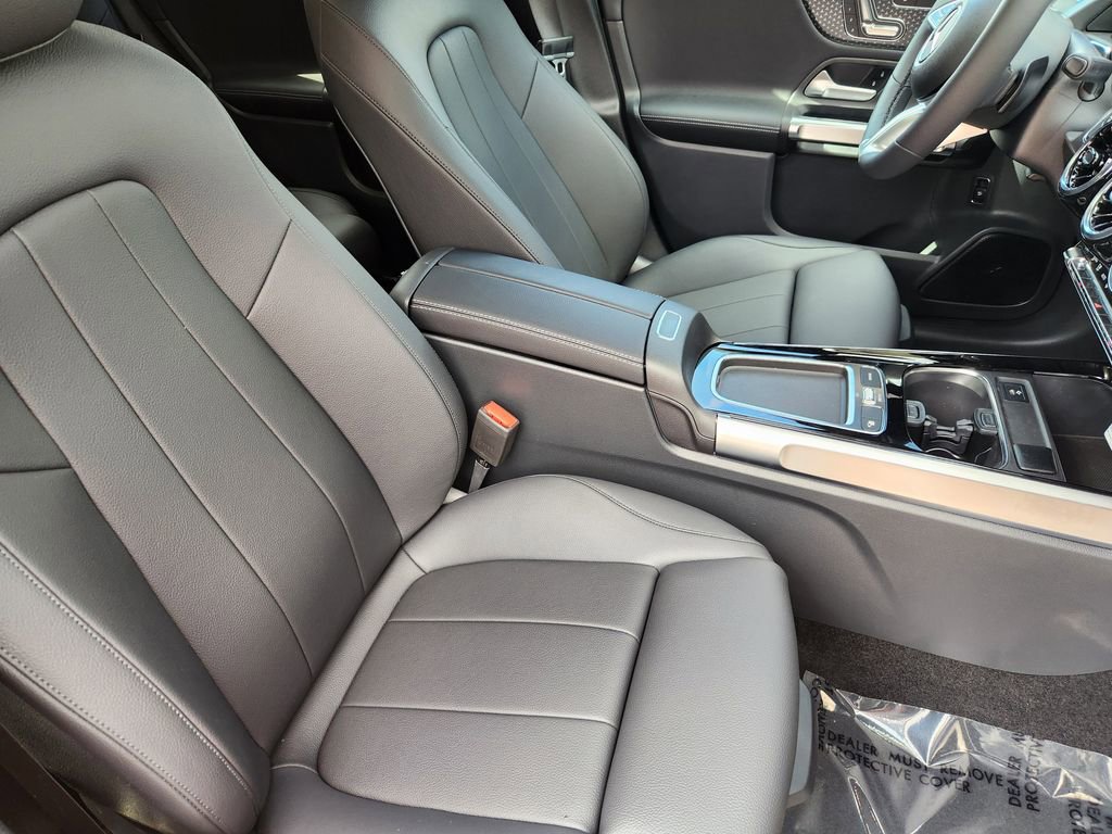 Used 2026 Mercedes-Benz GLB 250 4MATIC image 13