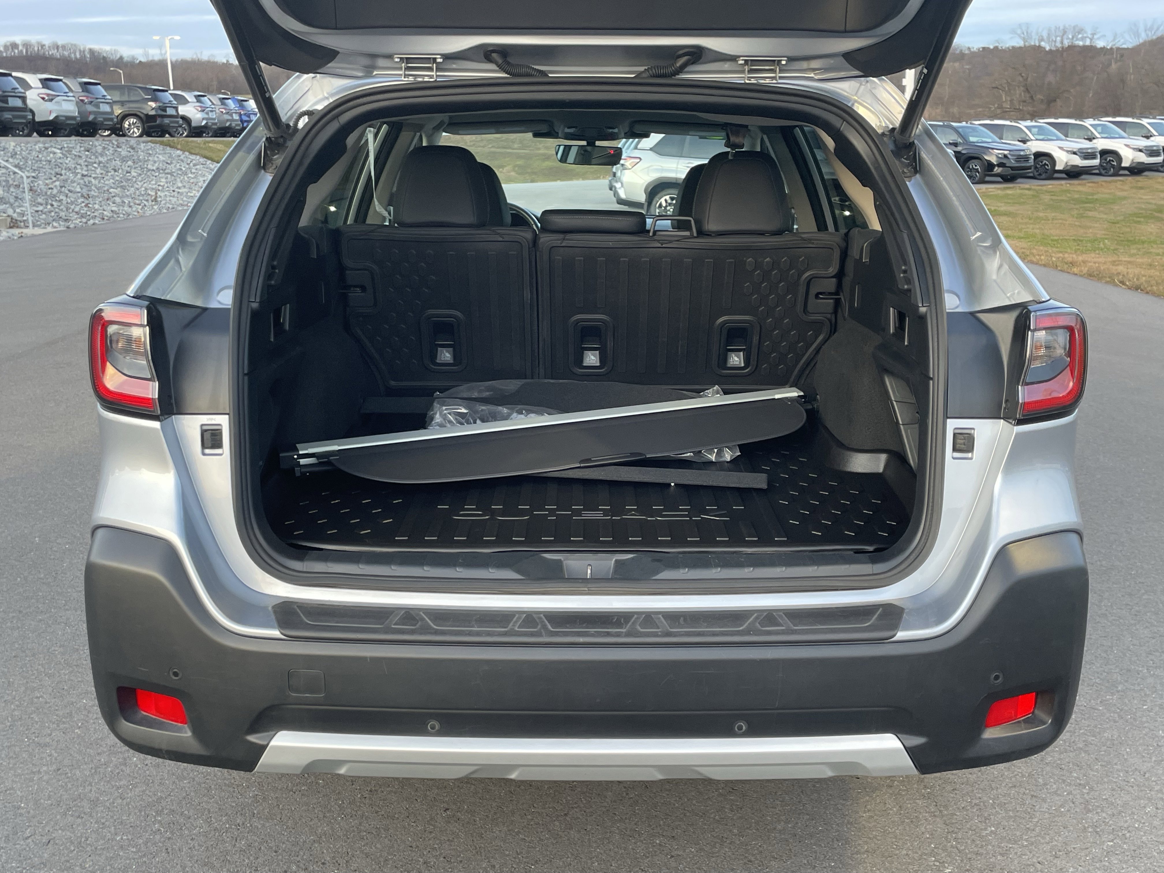 Used 2023 Subaru Outback Limited w/ Popular Package #2 image 5