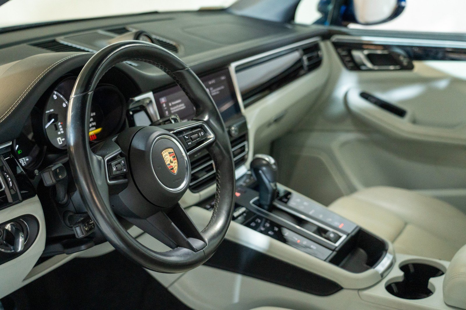 Certified 2023 Porsche Macan S AWD/4WD image 14