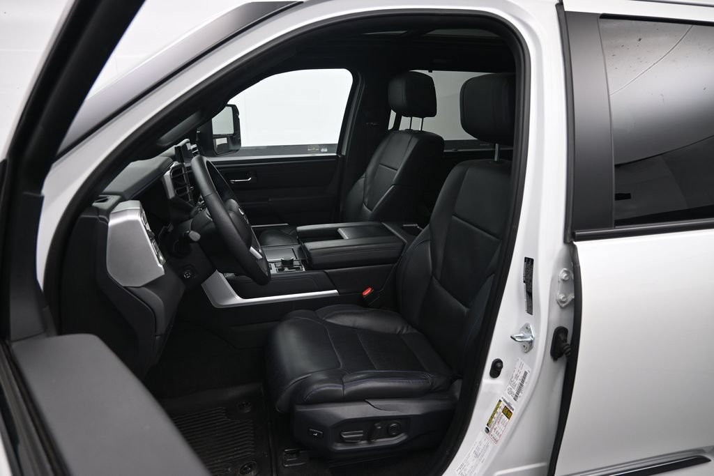 Used 2025 Toyota Sequoia Platinum AWD/4WD image 21