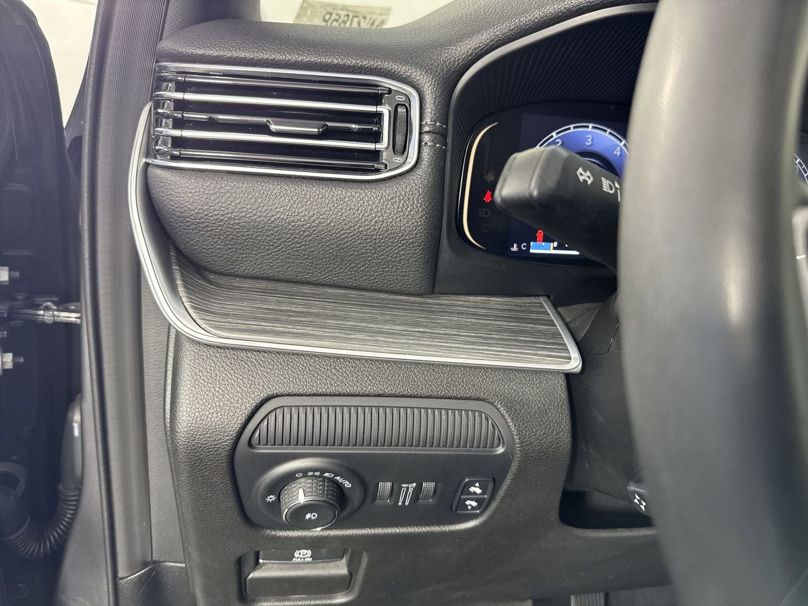 Used 2024 Jeep Wagoneer Series II w/ Flexible Seating Group image 14