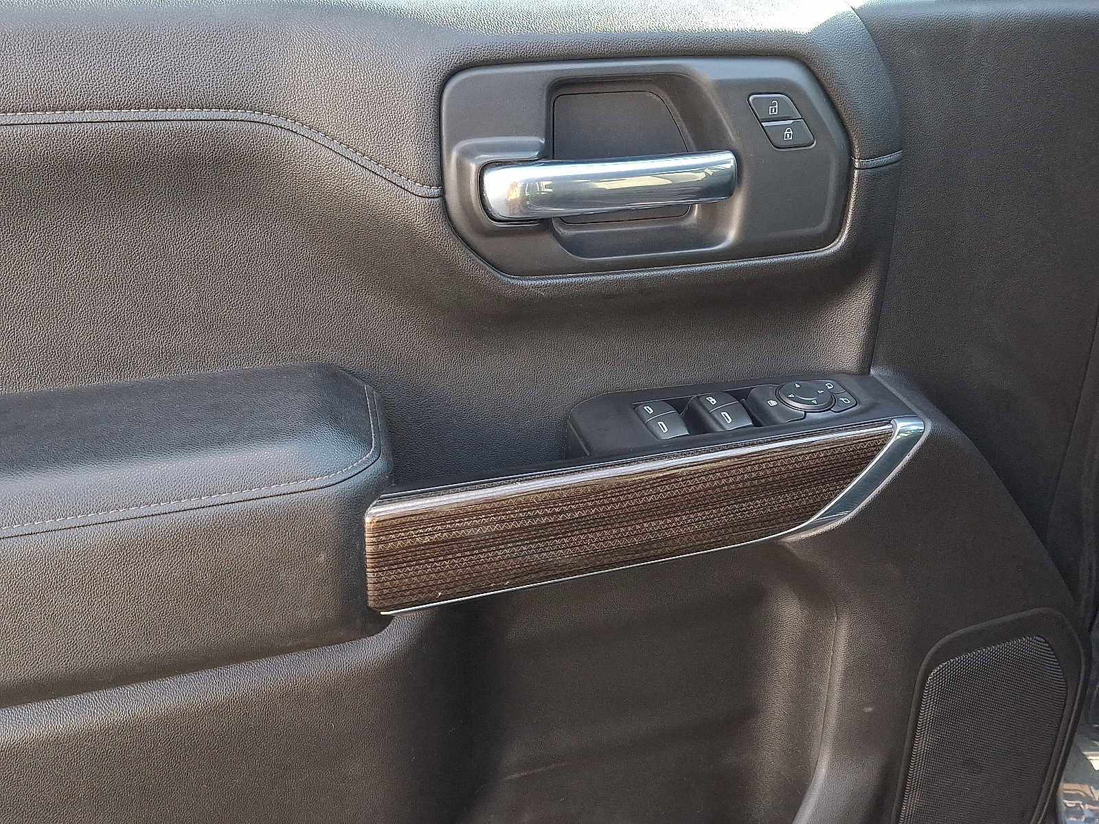 Used 2020 Chevrolet Silverado 1500 LT Trail Boss w/ Convenience Package image 12