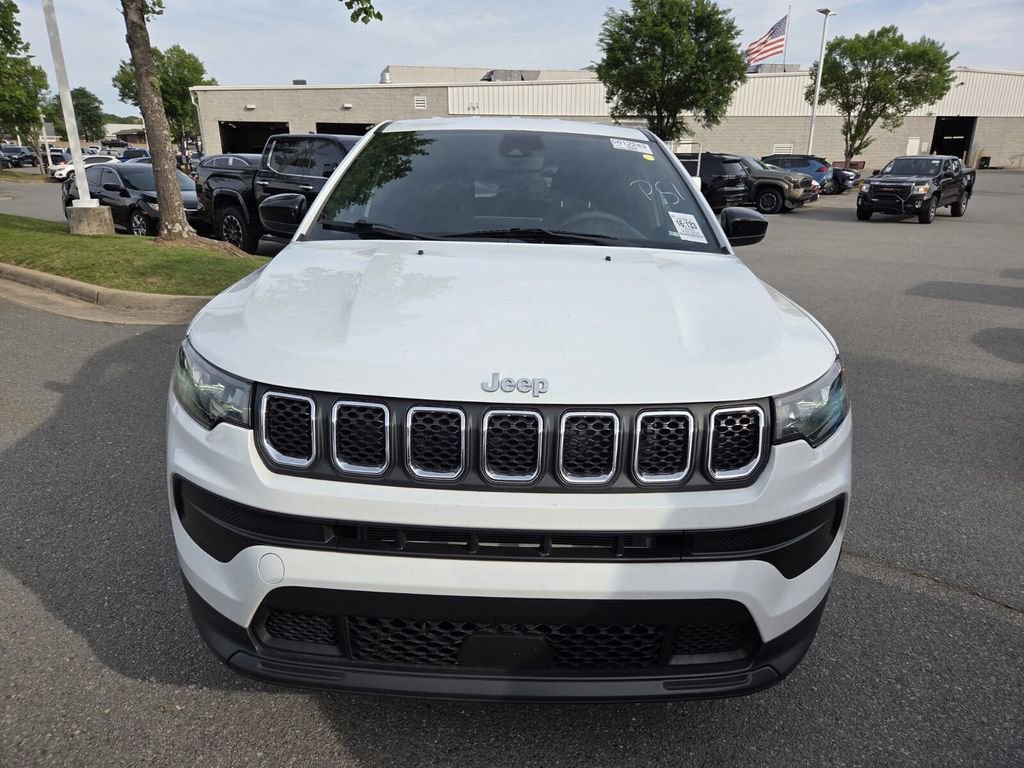 Used 2023 Jeep Compass Sport AWD/4WD image 2