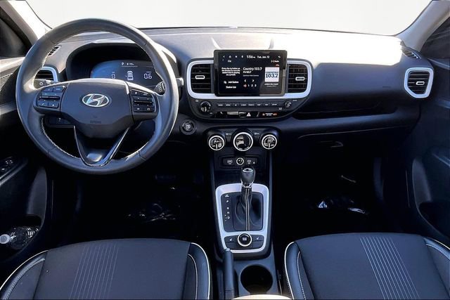Used 2023 Hyundai Venue Limited image 7