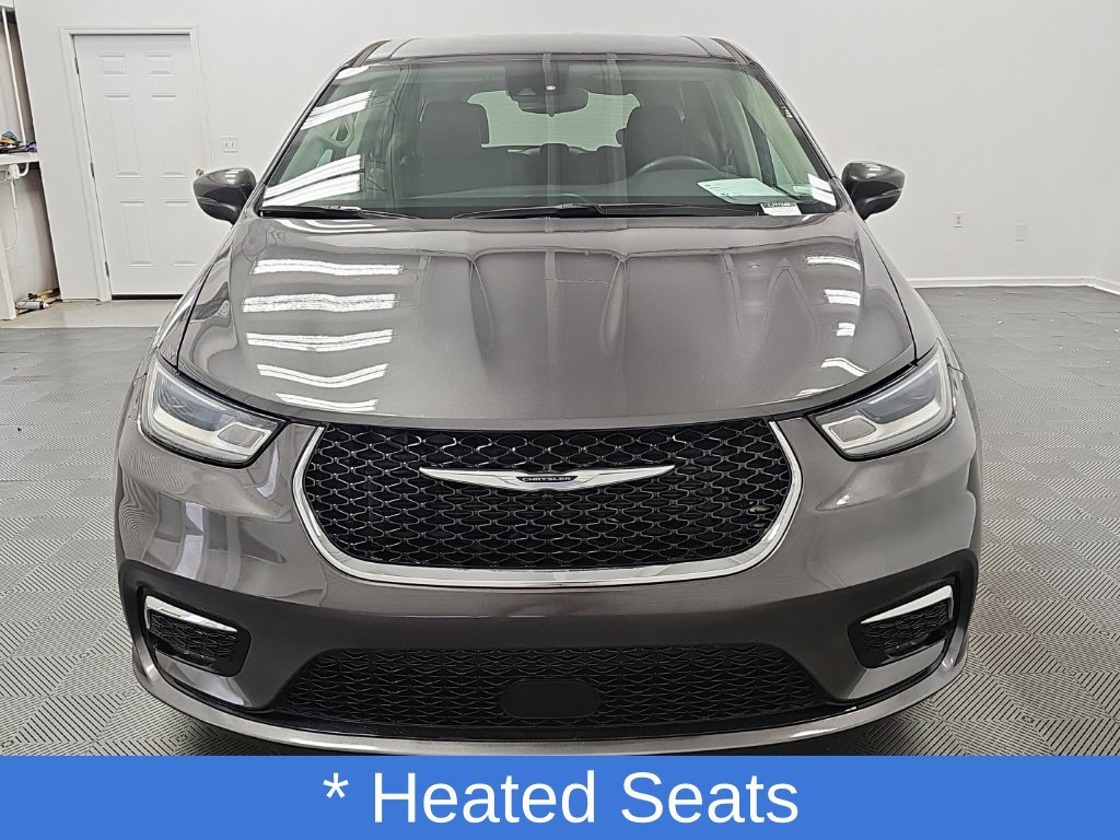 Used 2023 Chrysler Pacifica Touring-L FWD image 4