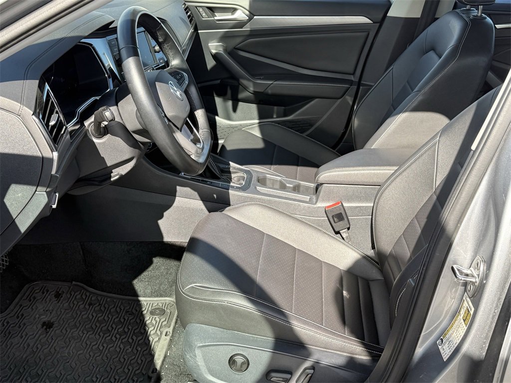 Used 2024 Volkswagen Jetta SE image 12
