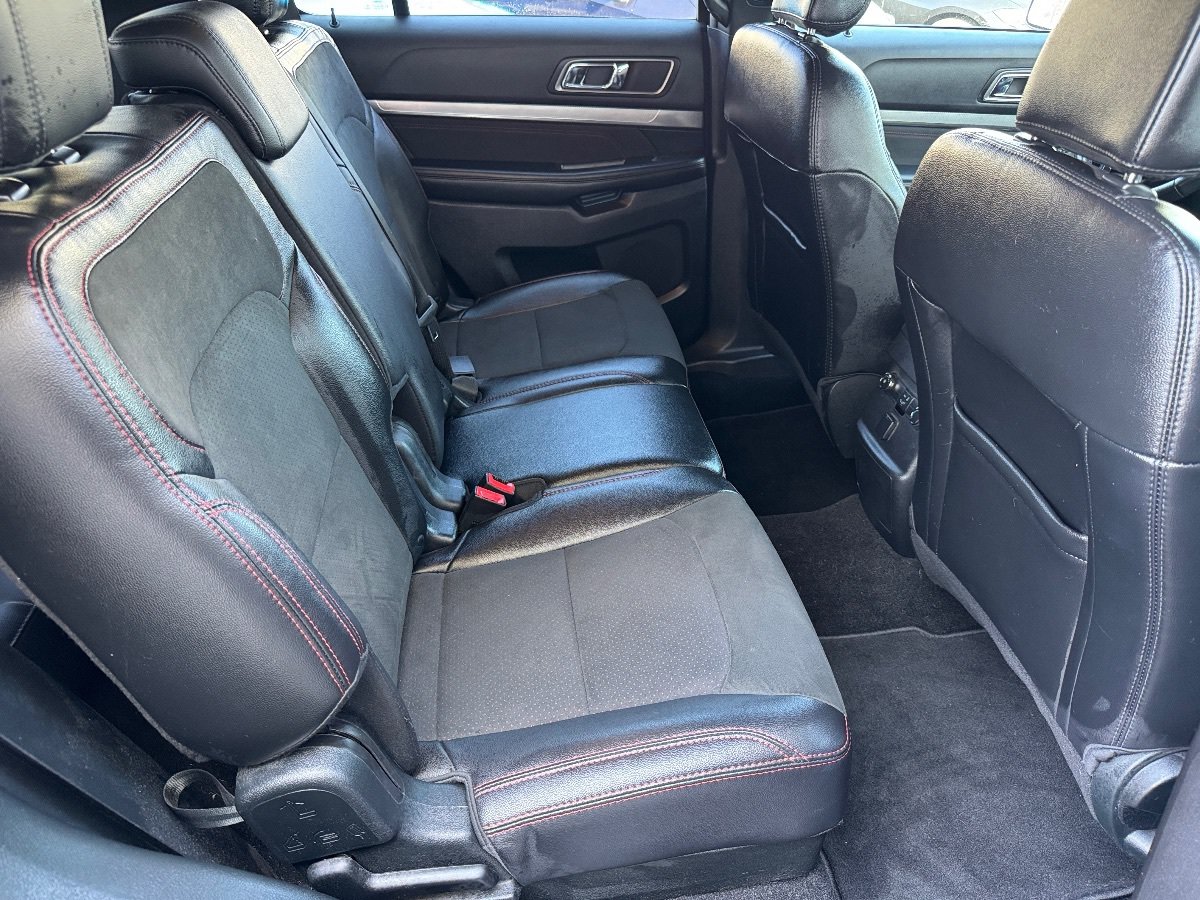 Used 2019 Ford Explorer XLT w/ Equipment Group 202A FWD image 19