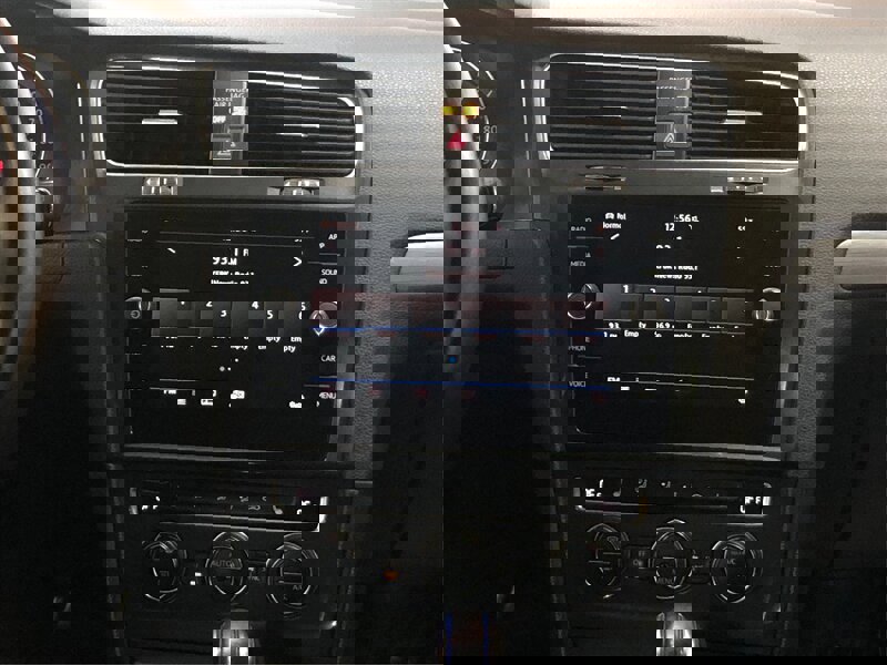 Used 2017 Volkswagen e-Golf SE w/ DC Fast Charging Package image 13