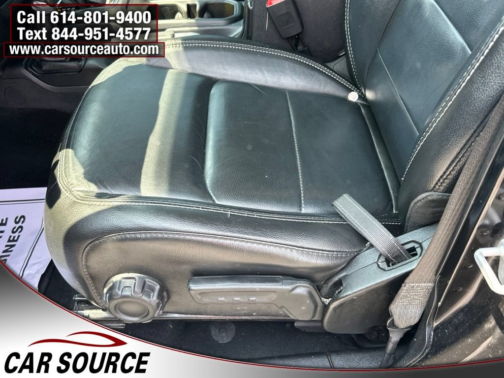 Used 2019 Jeep Wrangler Unlimited Sahara w/ Dual Top Group AWD/4WD image 12