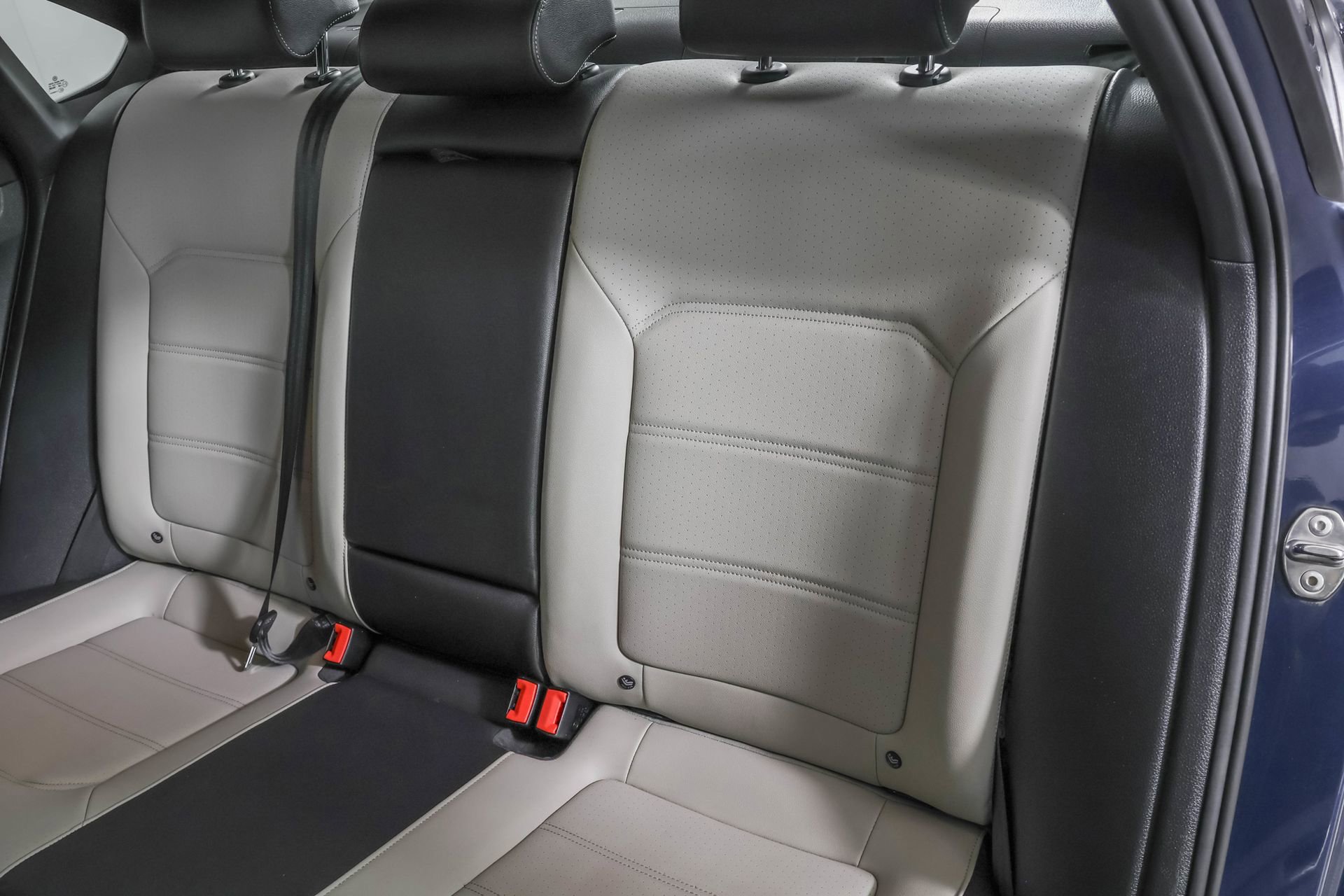 Used 2022 Volkswagen Passat 2.0T R-Line image 36