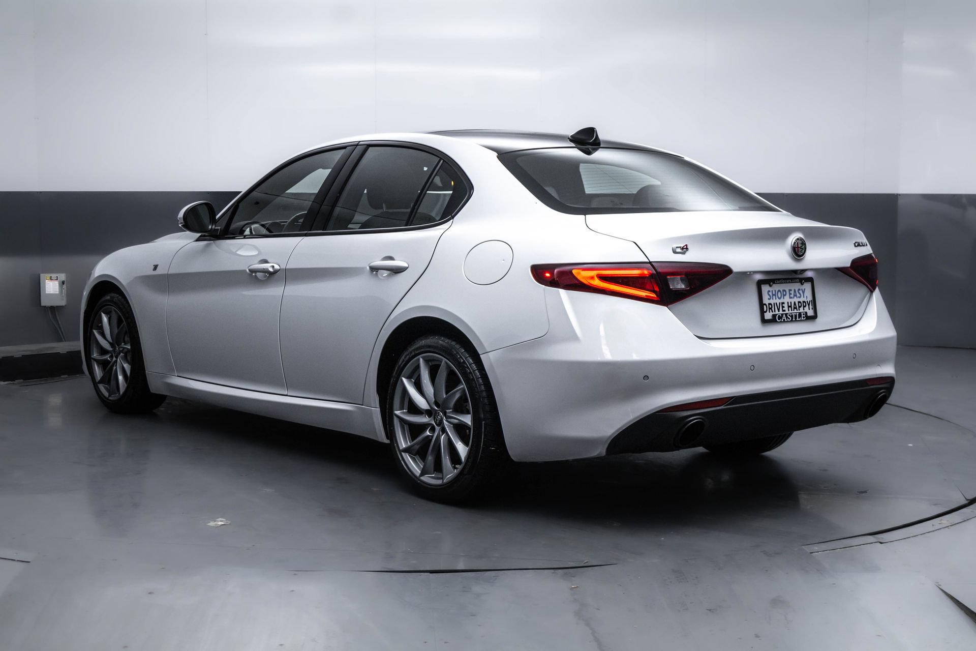 Used 2022 Alfa Romeo Giulia Ti AWD/4WD image 9