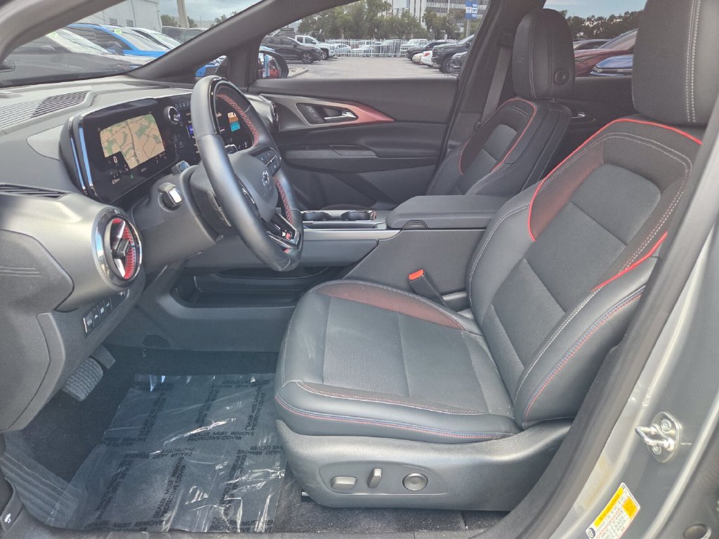 Certified 2024 Chevrolet Equinox EV RS FWD image 5