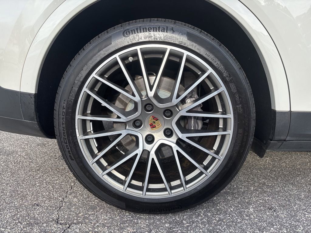Used 2022 Porsche Cayenne Platinum Edition image 10