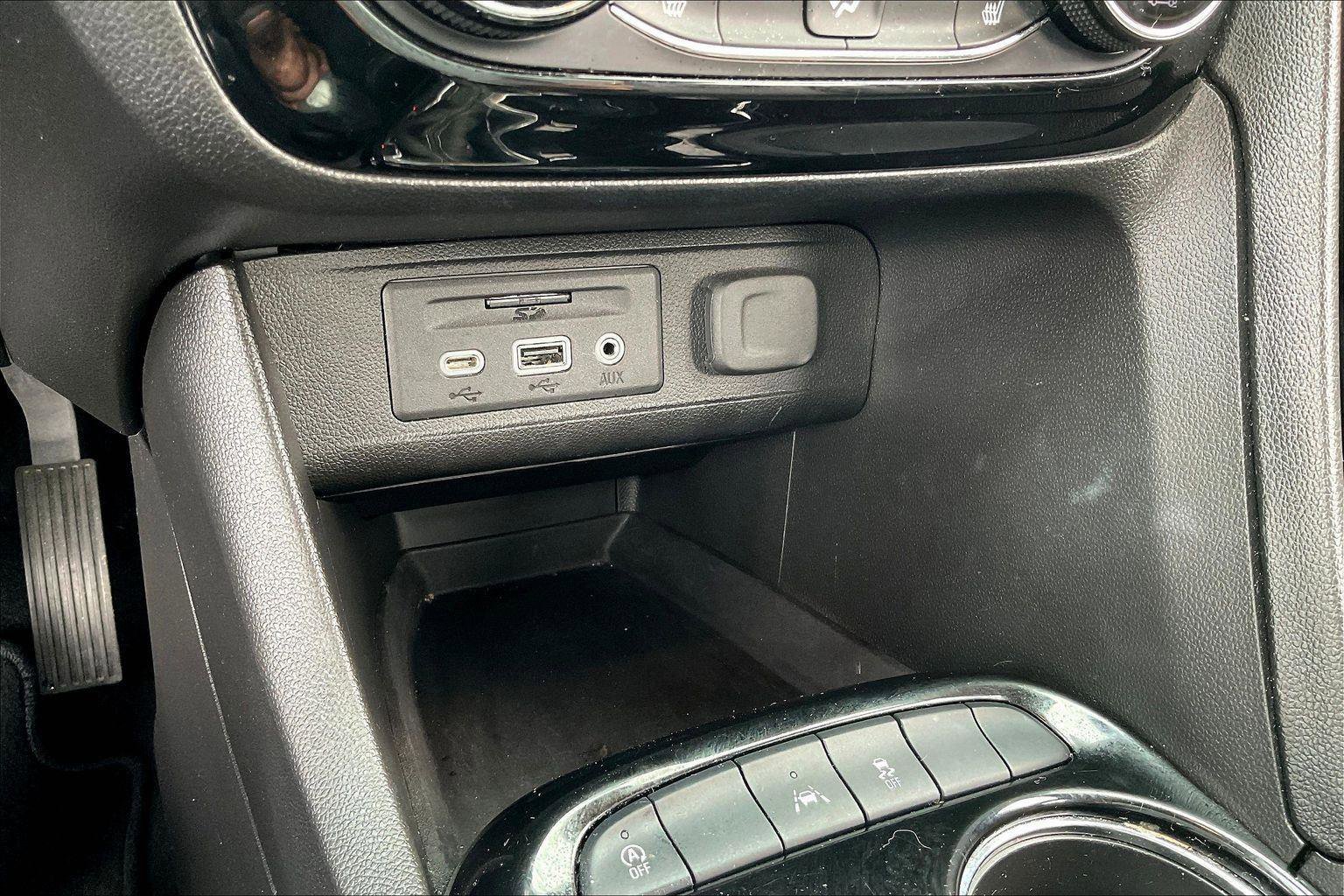 Used 2022 Buick Encore GX Essence w/ Advanced Technology Package image 30