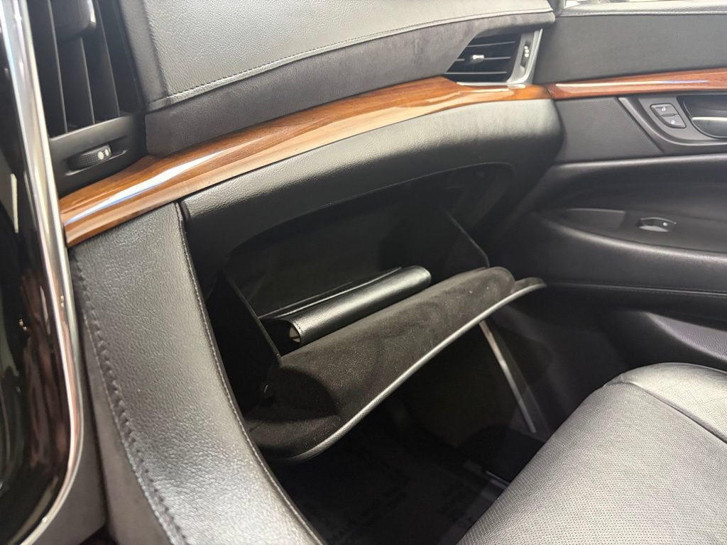 Used 2017 Cadillac Escalade ESV Luxury AWD/4WD image 26
