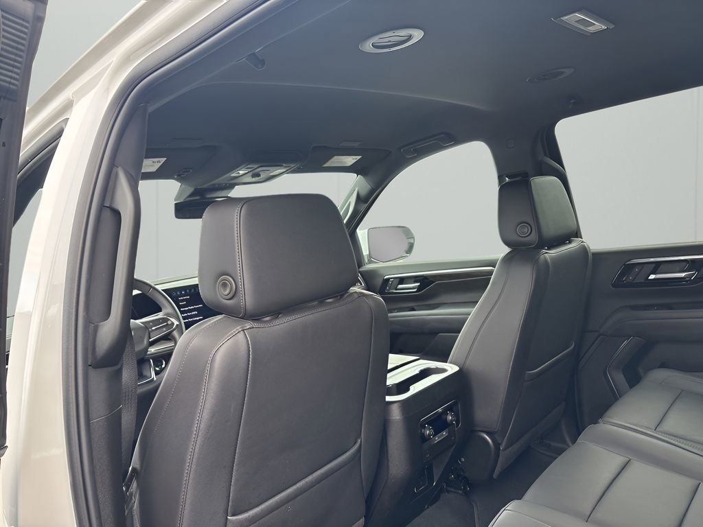 Used 2025 Chevrolet Suburban Z71 AWD/4WD image 14