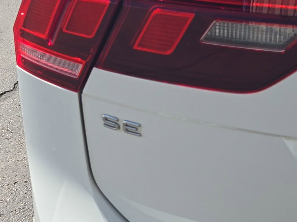Used 2022 Volkswagen Tiguan SE R-Line AWD/4WD image 7
