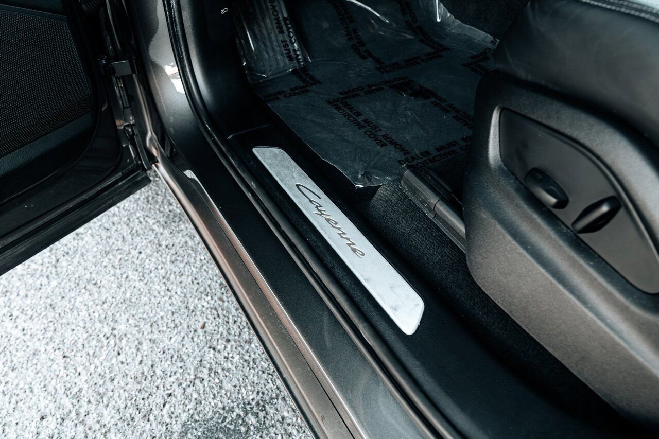 Used 2024 Porsche Cayenne Coupe image 22