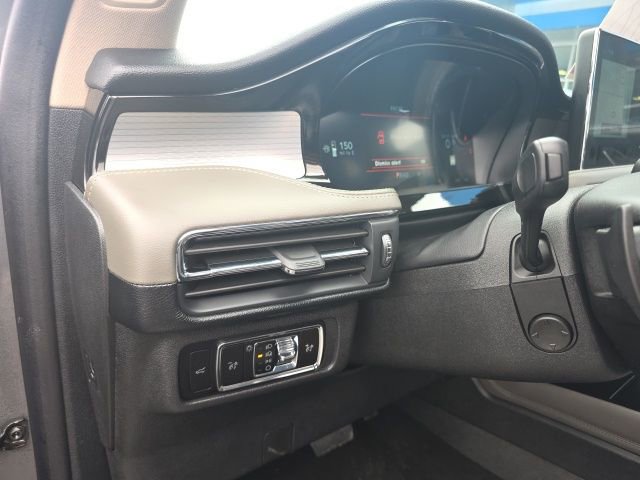 Used 2025 Lincoln Corsair Premiere w/ Equipment Group 101A image 15