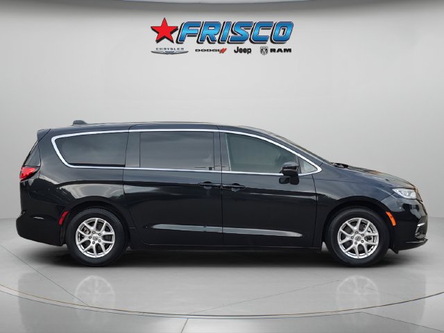 Used 2023 Chrysler Pacifica Touring-L FWD image 8