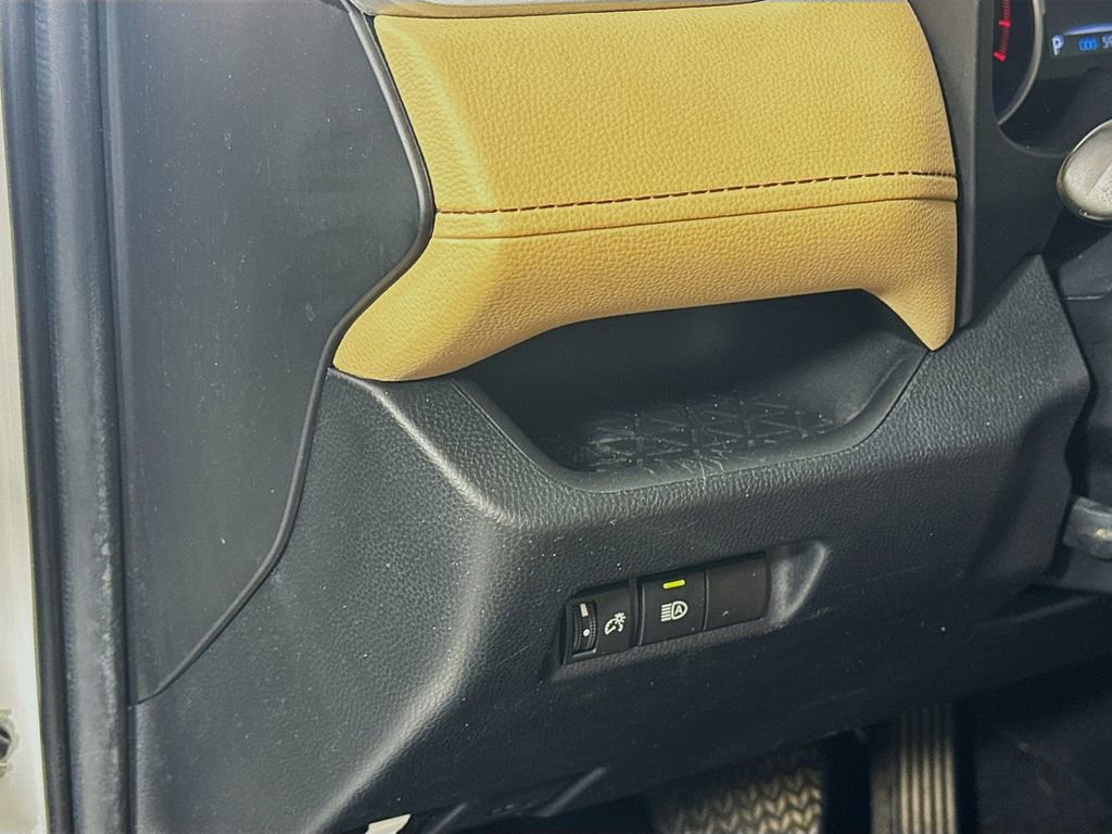 Used 2022 Toyota RAV4 LE image 10