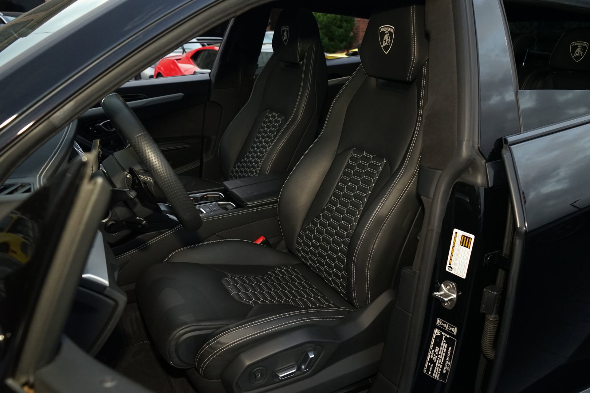 Used 2019 Lamborghini Urus image 11
