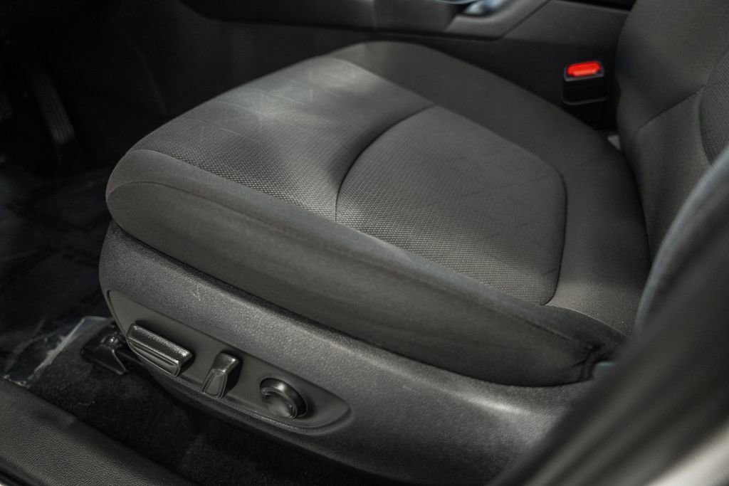 Used 2025 Toyota RAV4 XLE image 30