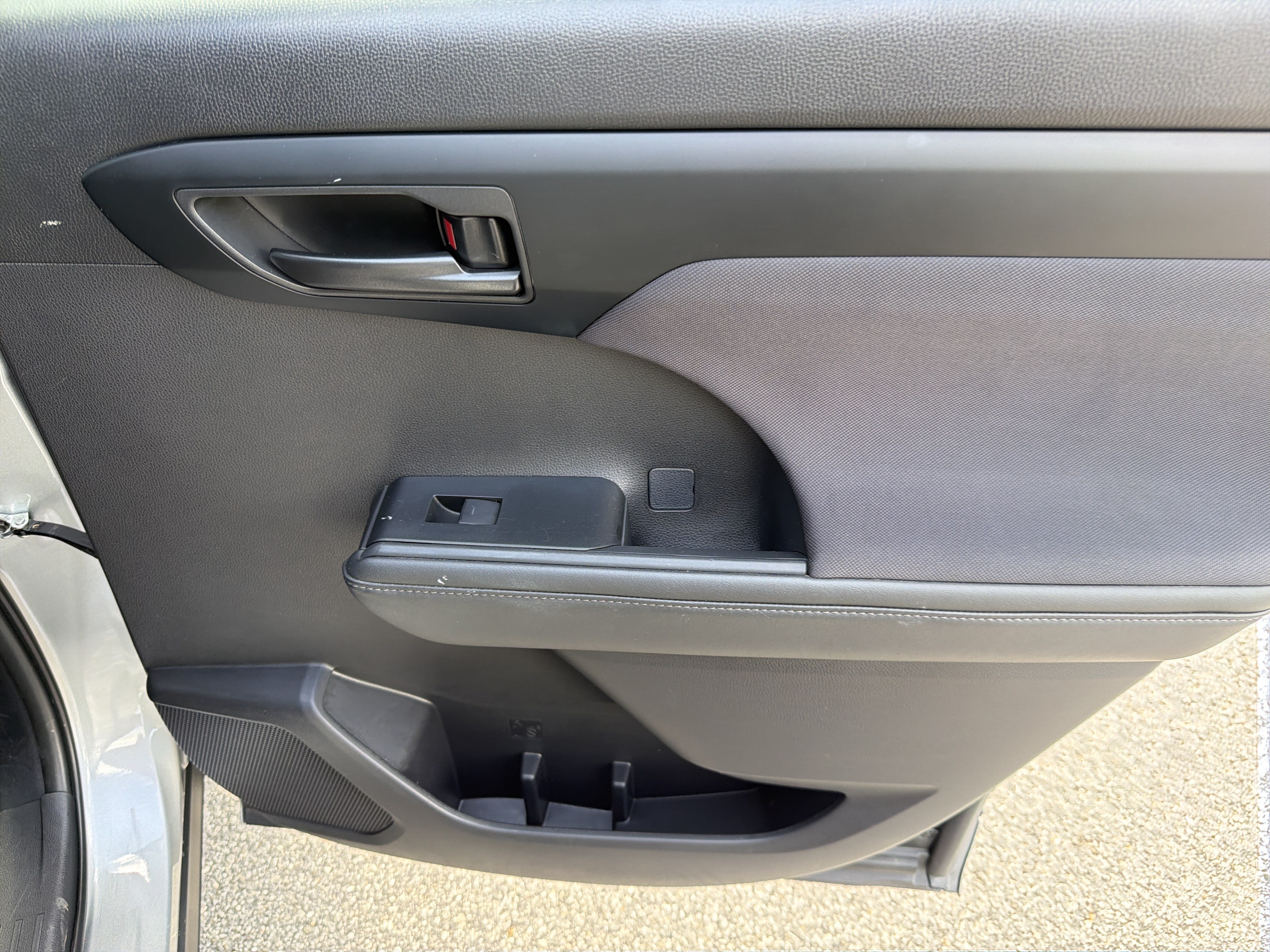 Certified 2025 Toyota Highlander LE FWD image 25