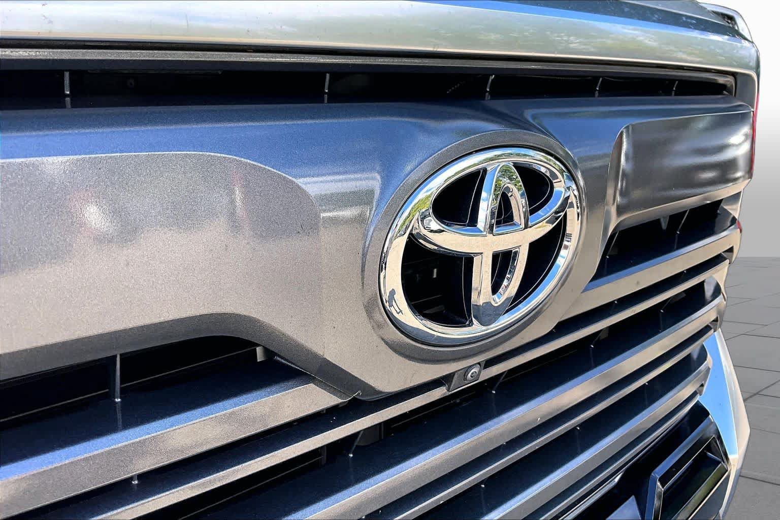 Used 2024 Toyota Tundra Limited AWD/4WD image 28