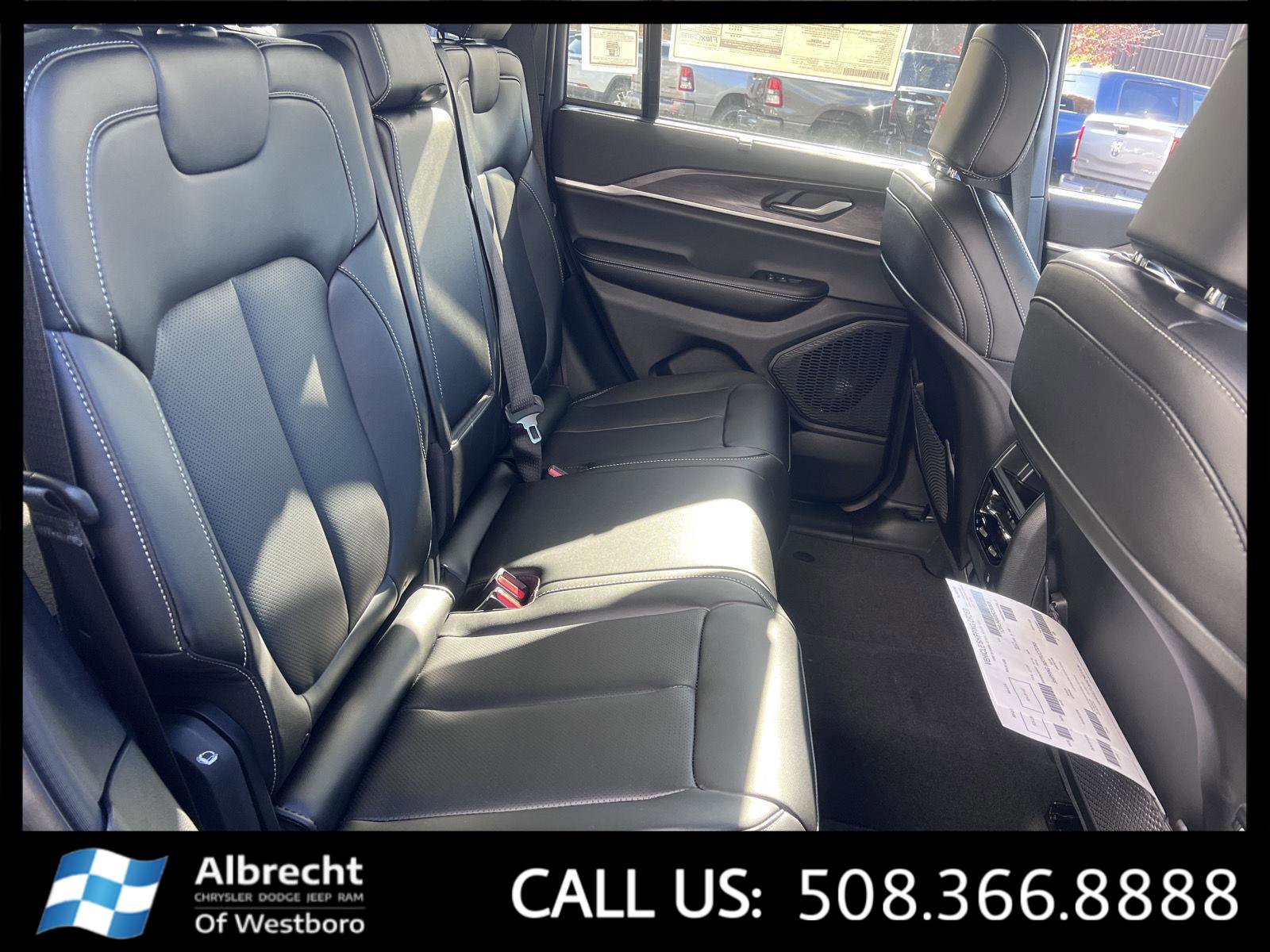 New 2025 Jeep Grand Cherokee Limited w/ Luxury Tech Group II image 15