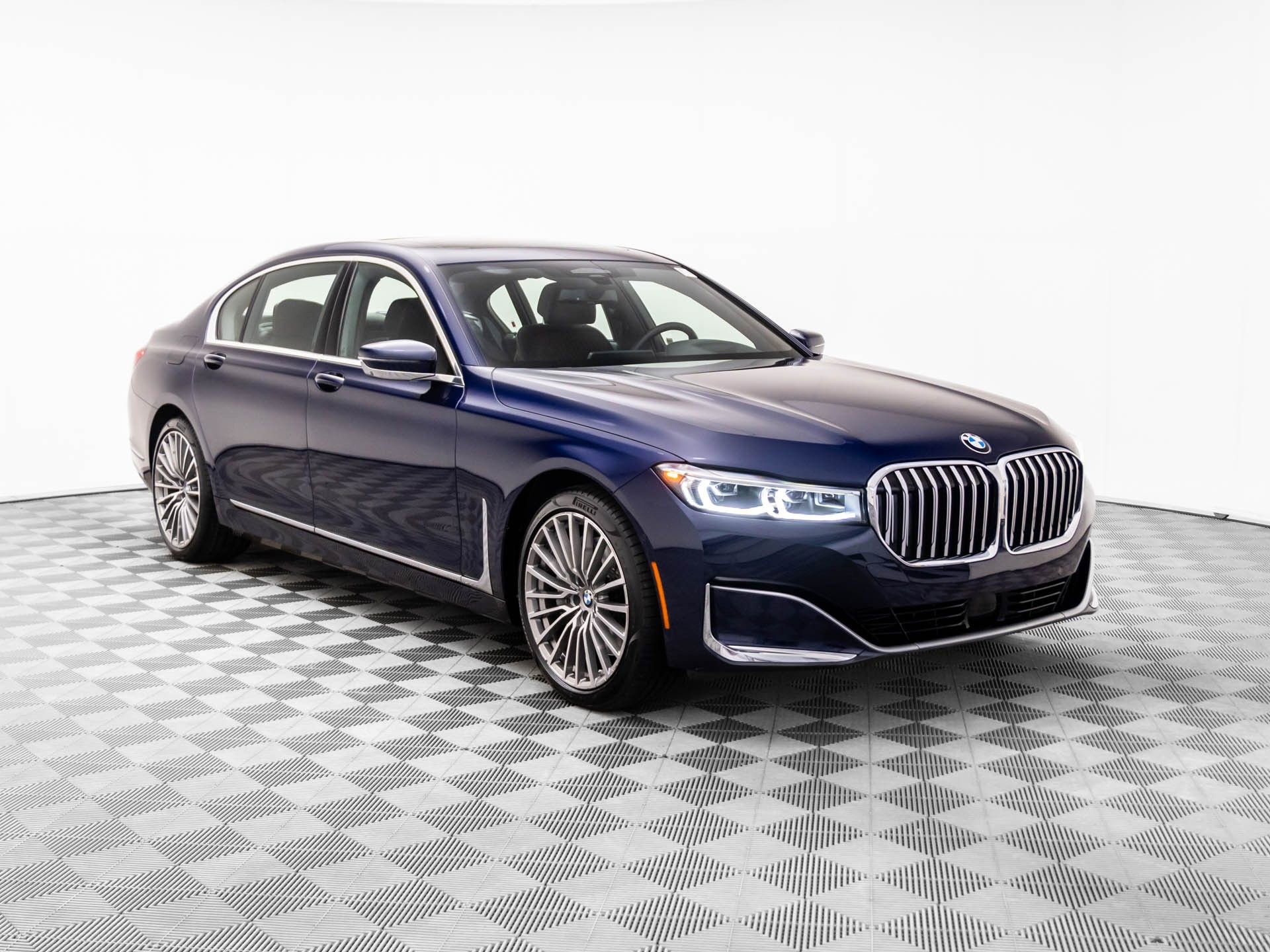 Certified 2022 BMW 750i xDrive w/ Luxury Rear Seating Package image 9
