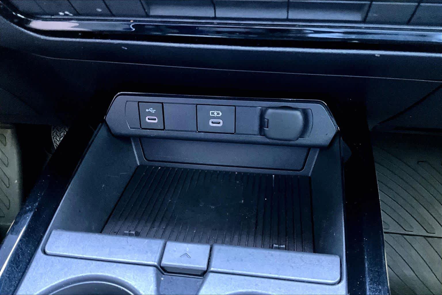 Used 2024 Toyota Prius LE FWD image 34
