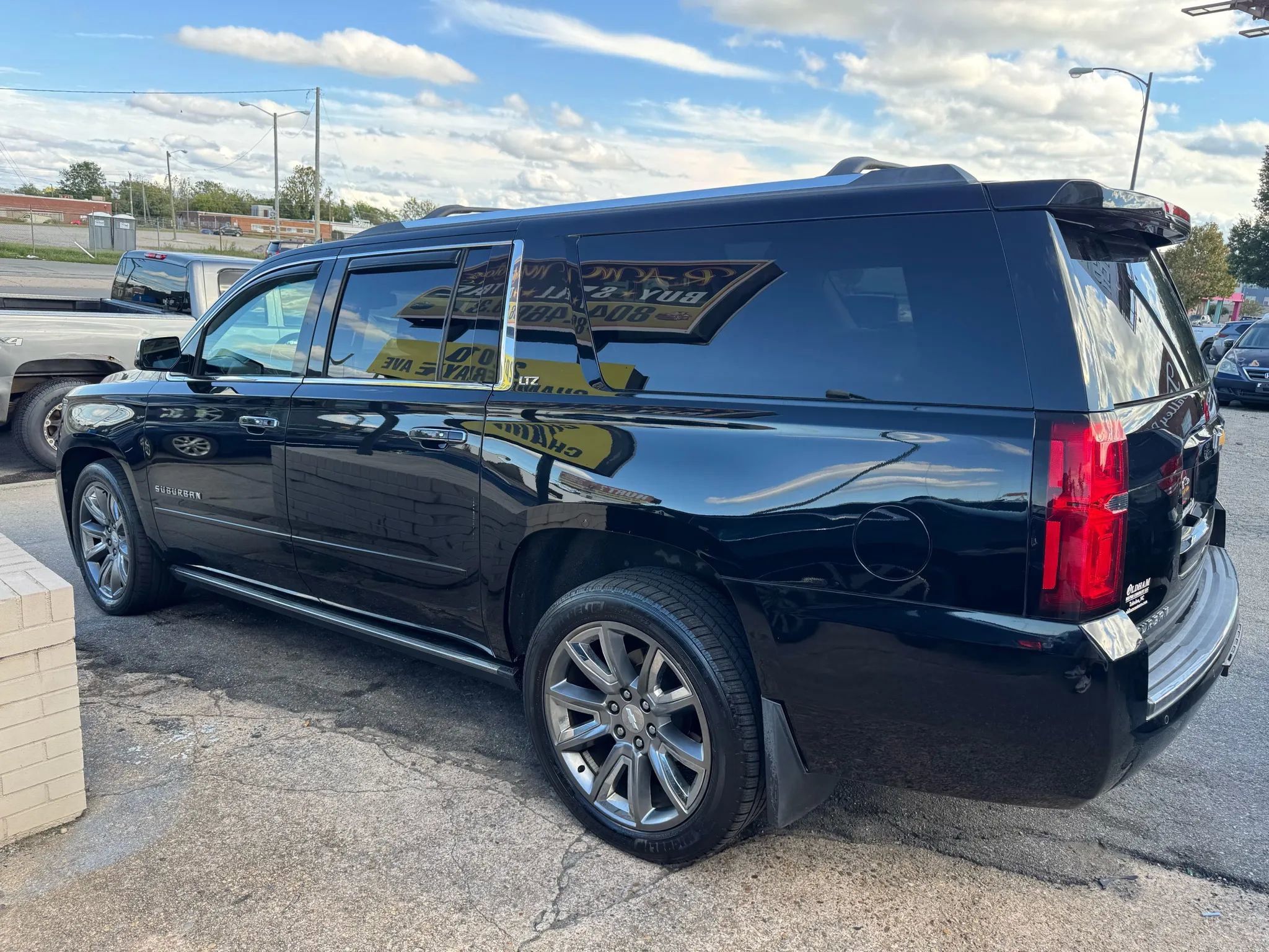 Used 2015 Chevrolet Suburban LTZ image 6