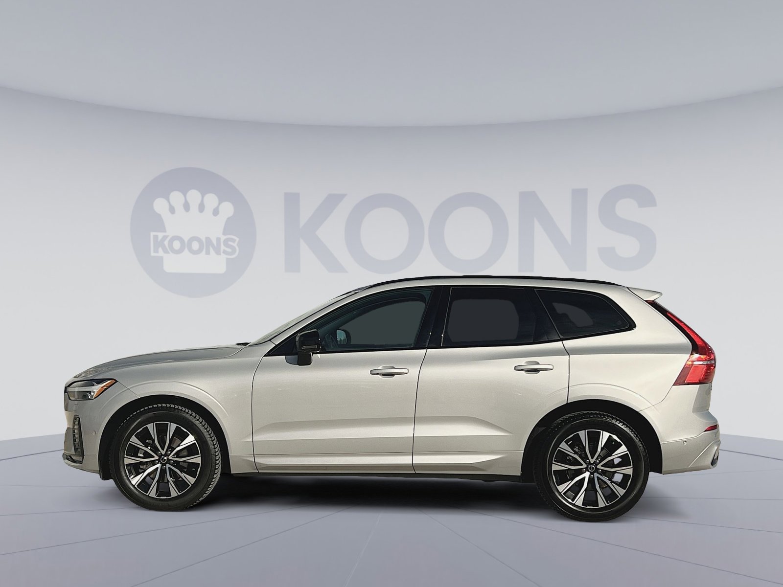 Used 2023 Volvo XC60 B5 Plus w/ Protection Package Premier image 2