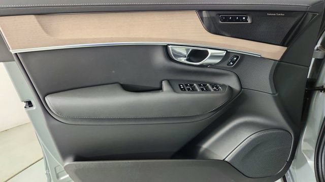 New 2026 Volvo XC90 B5 Plus w/ Protection Package Premier AWD/4WD image 9