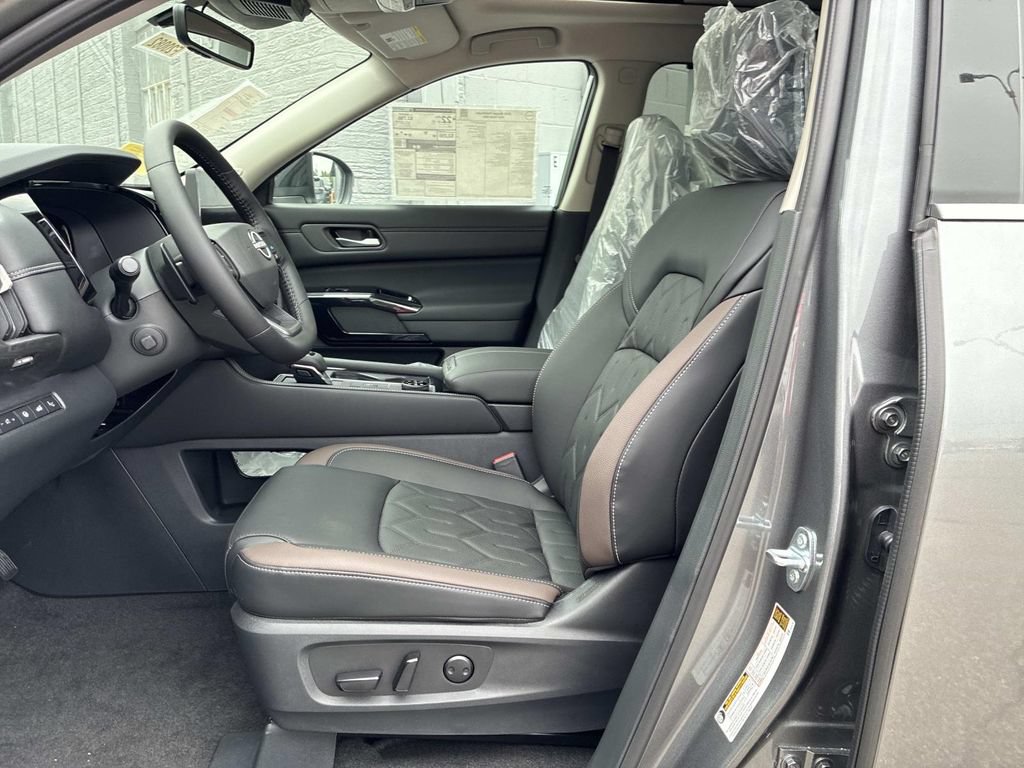 New 2026 Nissan Pathfinder Platinum w/ Cargo Package AWD/4WD image 11