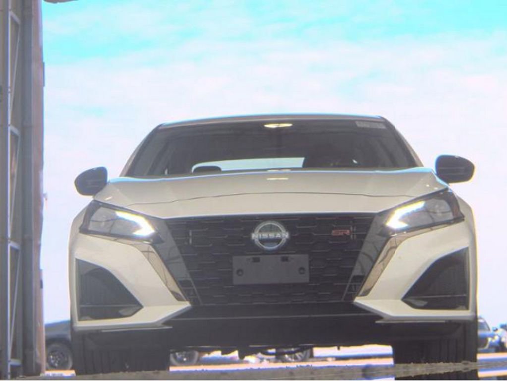 Used 2023 Nissan Altima 2.5 SR w/ SR Premium Package AWD/4WD image 3