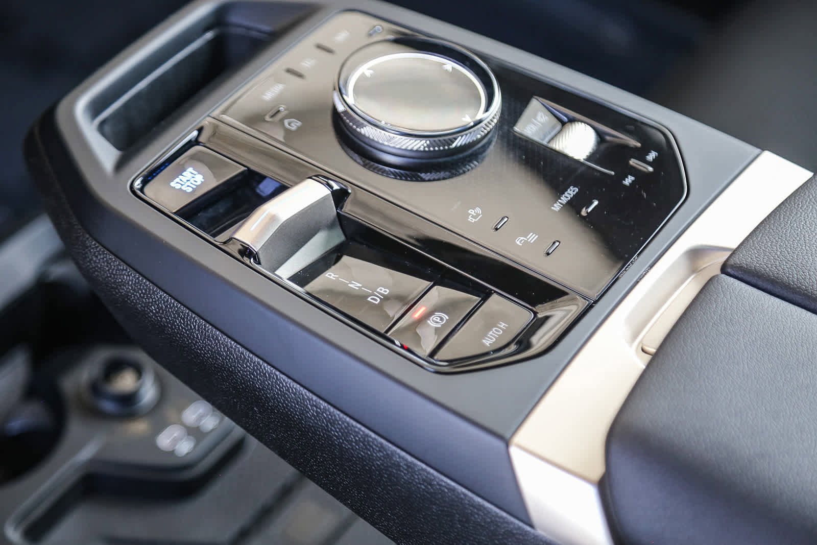 Used 2025 BMW iX xDrive50 image 16