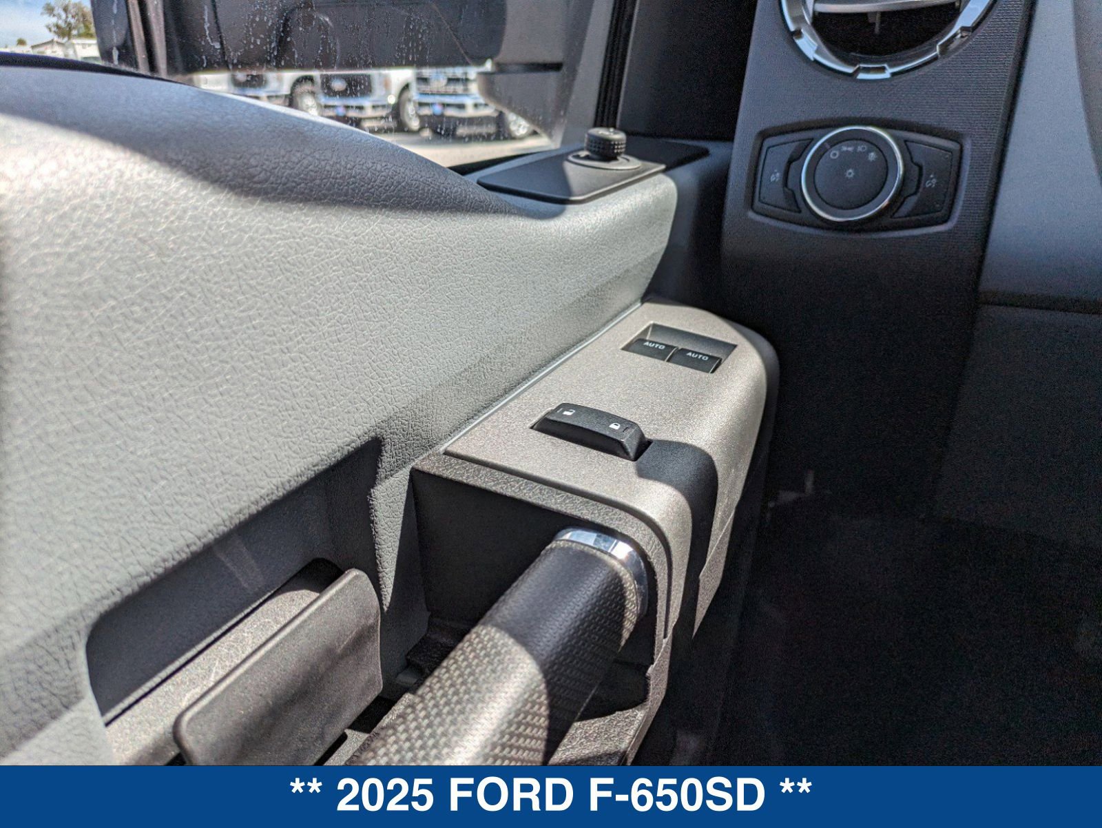New 2025 Ford F650 2WD Regular Cab Super Duty image 19