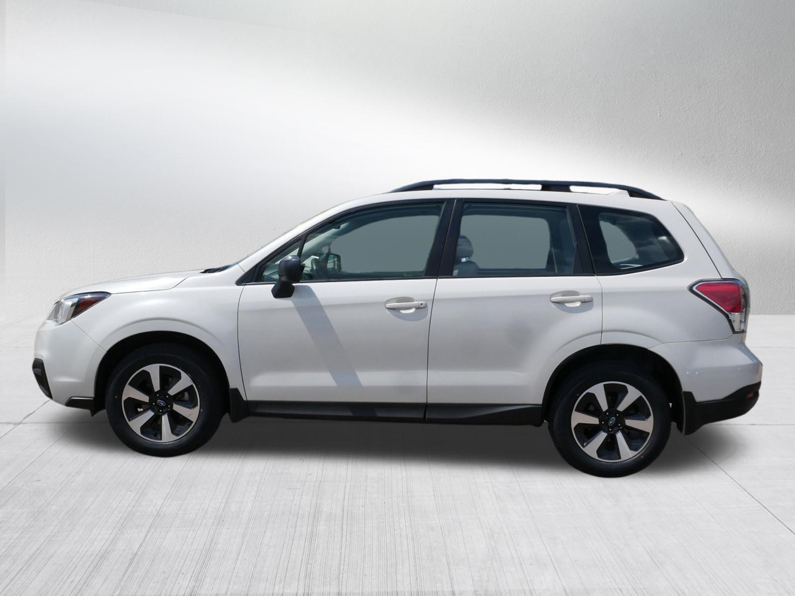 Used 2017 Subaru Forester 2.5i w/ Alloy Wheel Package AWD/4WD image 4