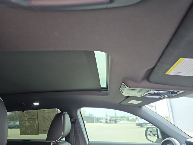 Used 2025 Volkswagen Atlas Cross Sport SEL Premium R-Line image 5