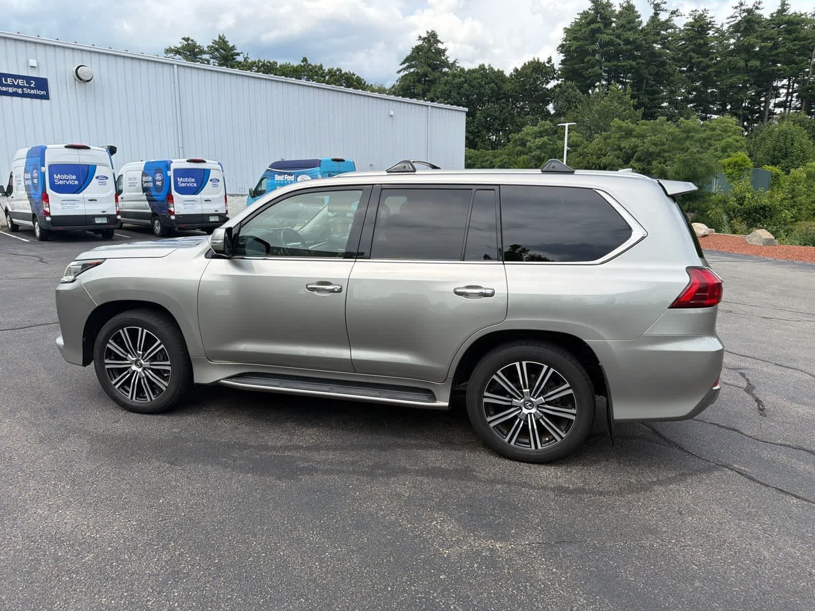 Used 2019 Lexus LX 570 4WD w/ Luxury Package image 12