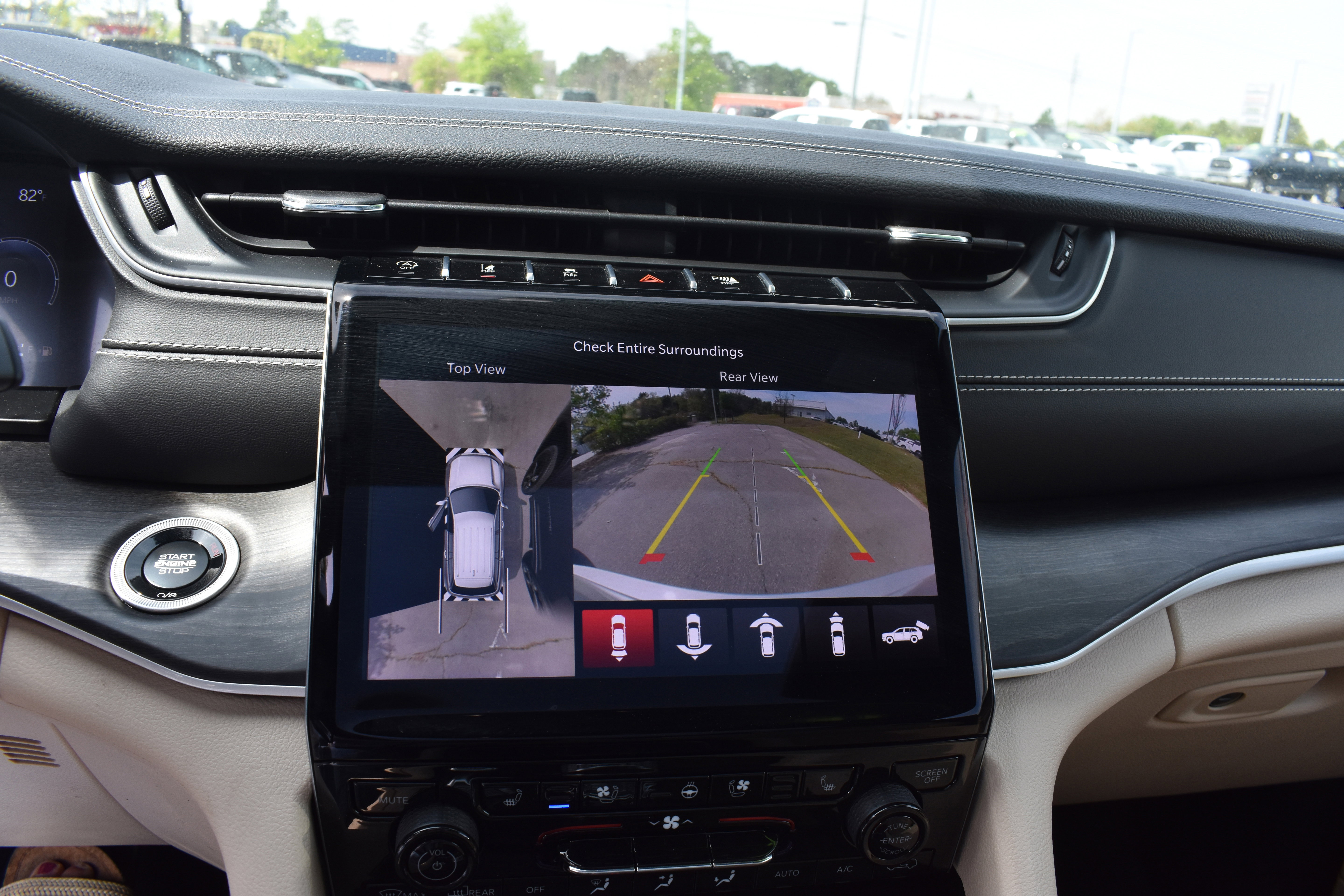 Used 2025 Jeep Grand Cherokee Limited w/ Luxury Tech Group II image 18