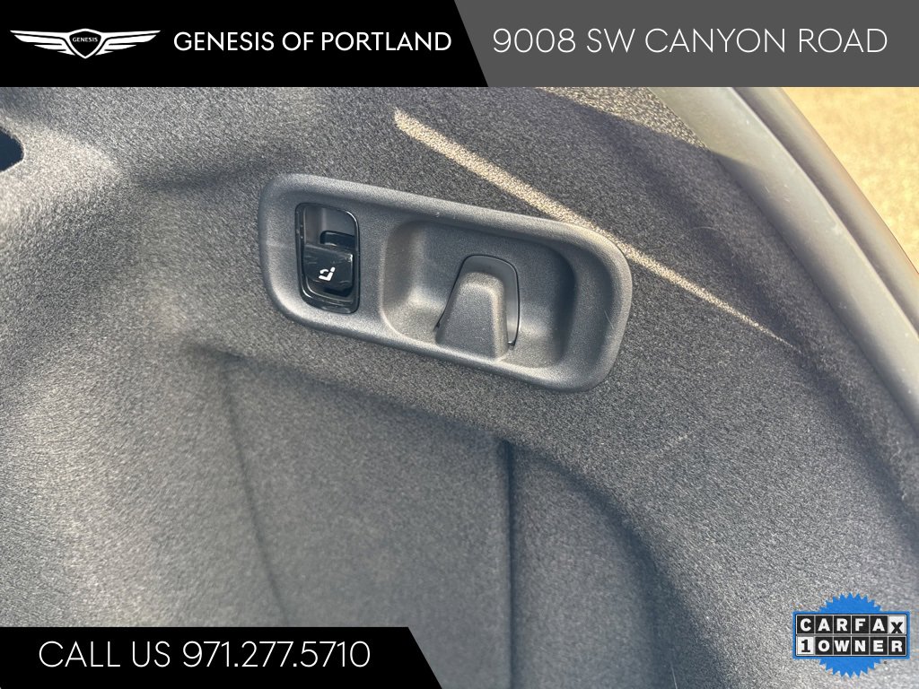 Used 2025 Mercedes-Benz C 300 4MATIC Sedan image 14