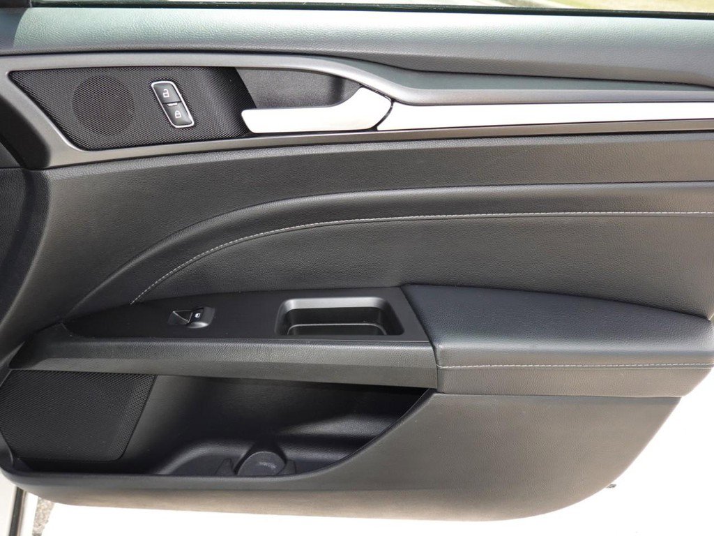 Used 2018 Ford Fusion Titanium image 25