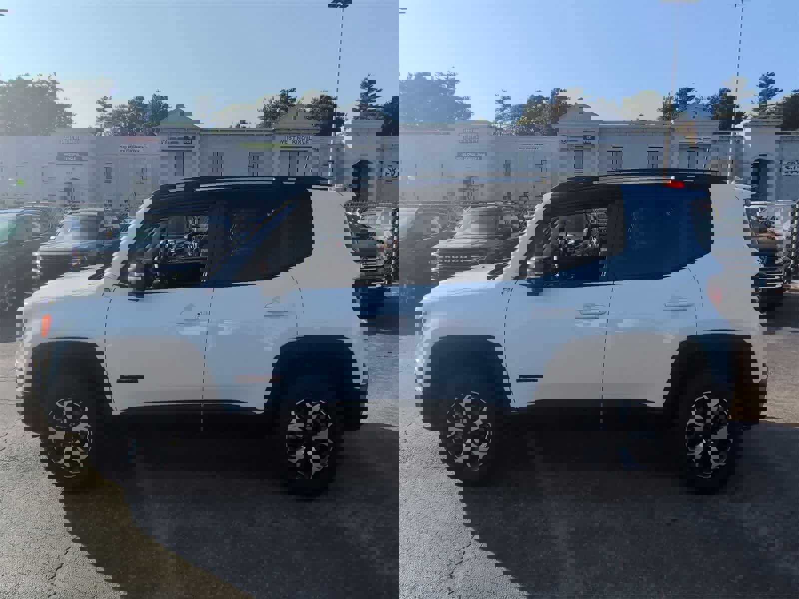Certified 2021 Jeep Renegade Trailhawk w/ Trailer Tow Group image 5