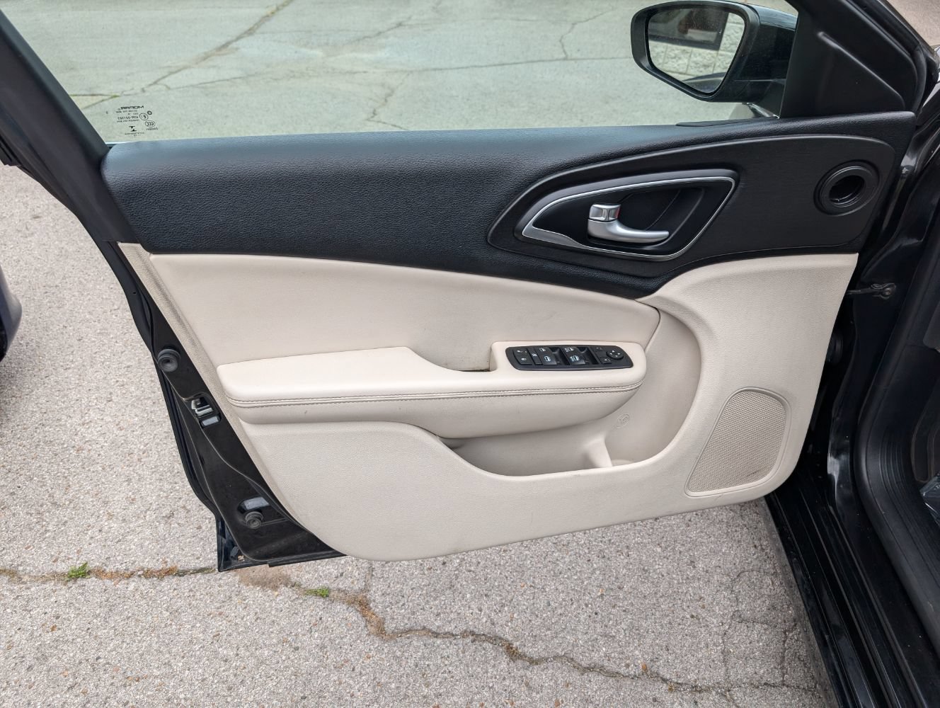Used 2017 Chrysler 200 Limited Platinum FWD image 11